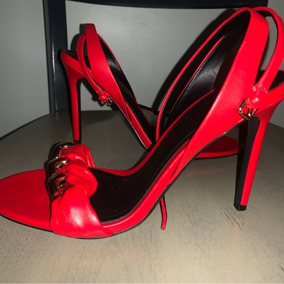 New red strap open toe pumps - Picture 2 of 3